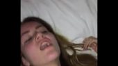 Novinha loira bem gostosa fazendo sexo dormindo